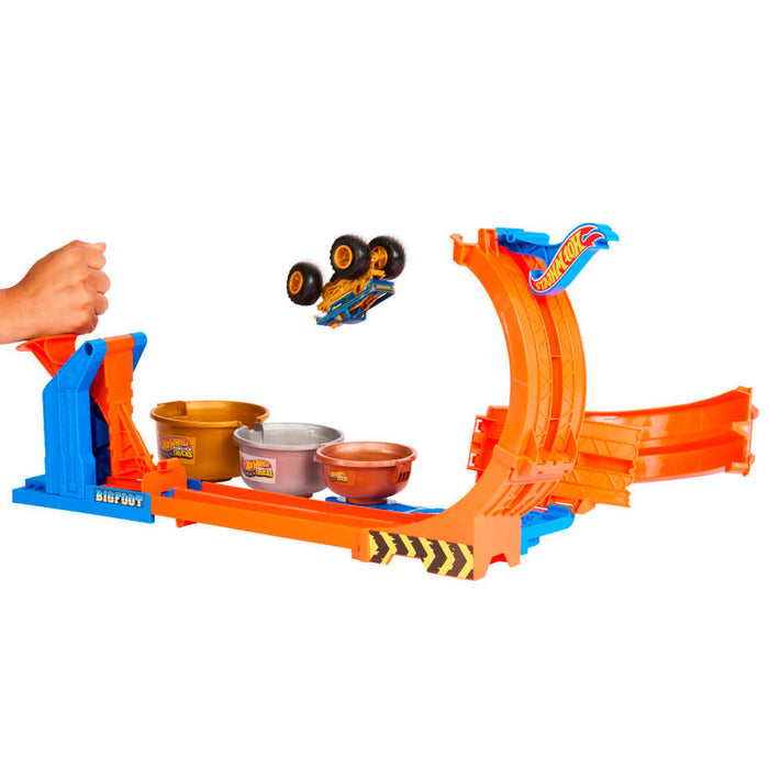 Hot Wheels Monster Trucks Loop and Flip Trophy Challenge-3