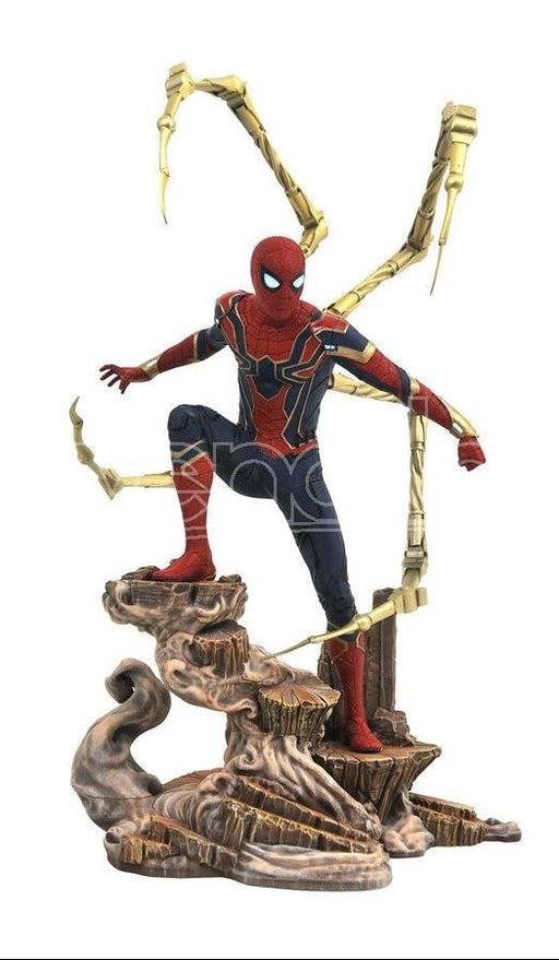 Marvel Avengers Infinity War Iron Spiderman Diorama Figura 23cm Diamond Select
